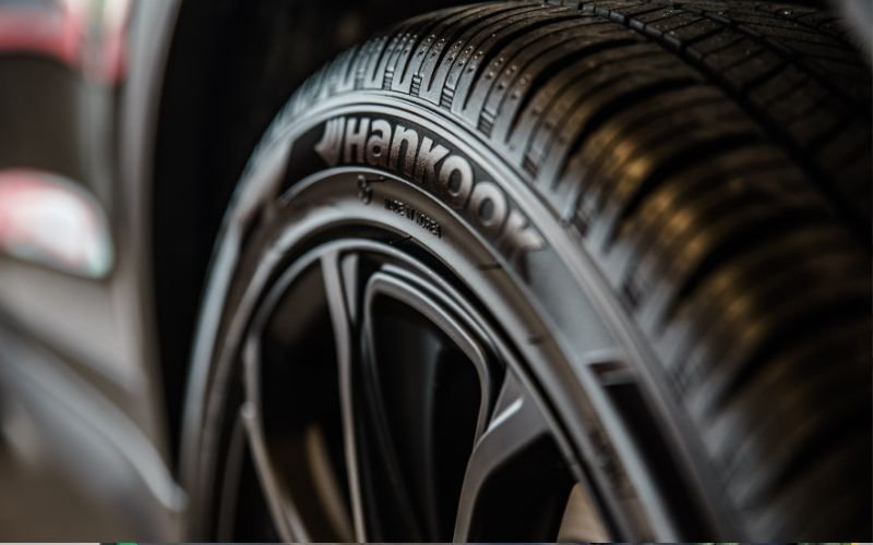 Nitrogen gas in tires