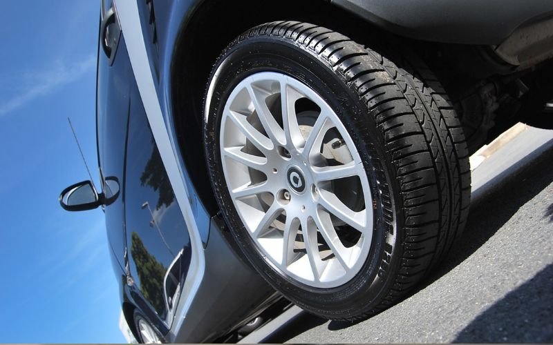 Thomas Tire service center