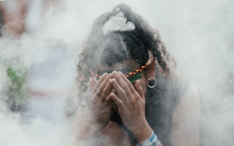 why people become smokers